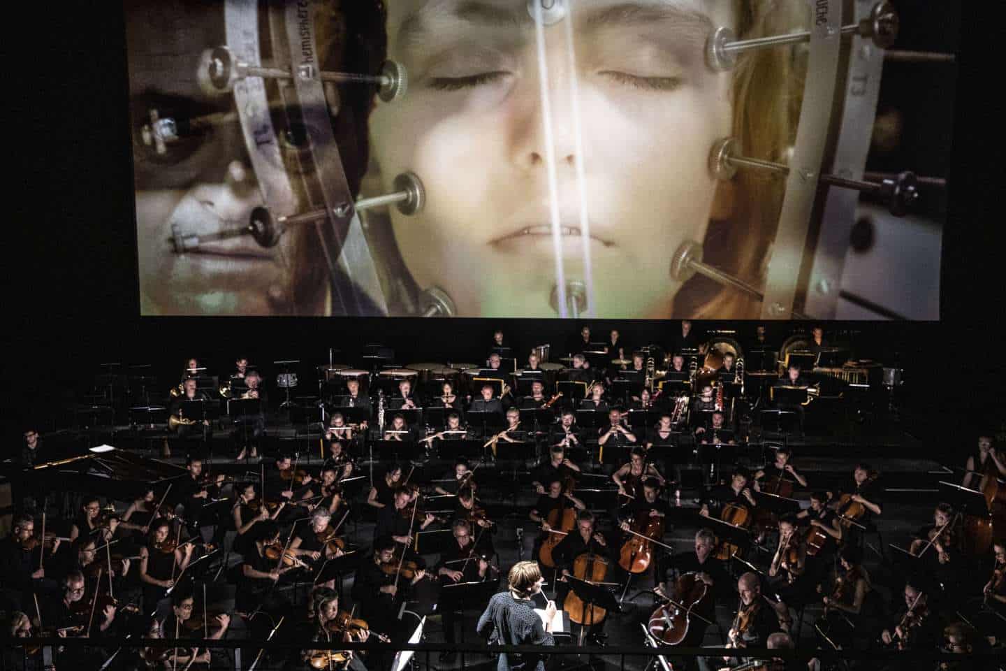 , A Vitrolles, des ballets de Stravinsky revisités par la vidéo, transcendés par l’Orchestre de Paris